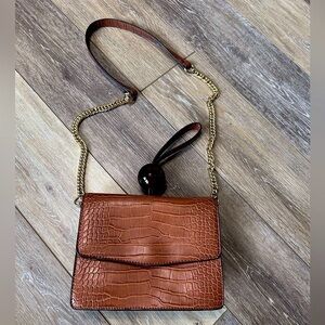 🛍️ NWOT Cute brown removable strap shoulder bag with cute handle with ball.